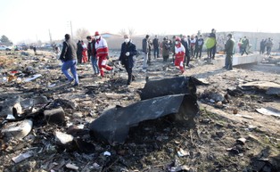 Ukraińscy śledczy uważają, że samolot UIA mógł być zestrzelony rosyjską rakietą