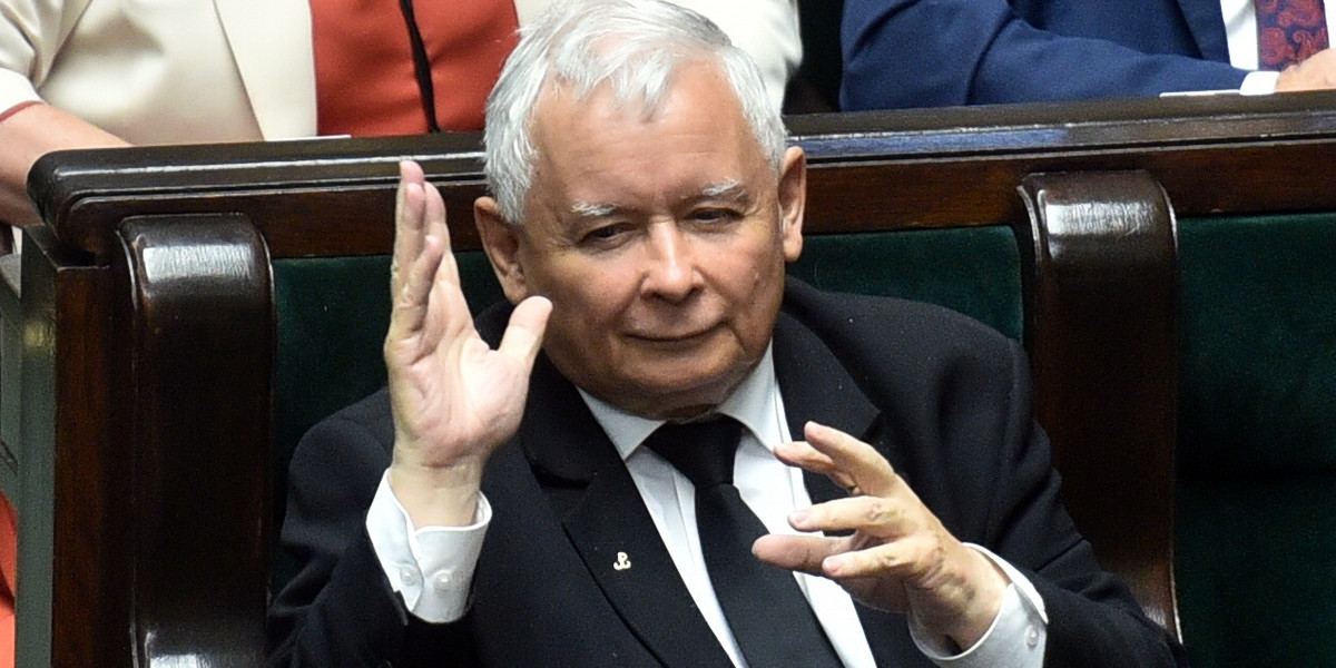 Jarosław Kaczyński jest szefem Prawa i Sprawiedliwości. 
