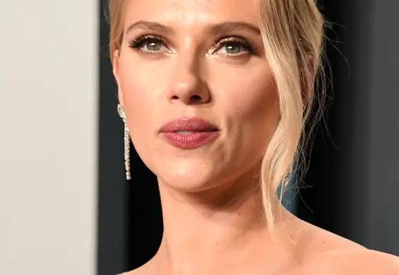 Scarlett Johansson pokazała na Oscarach wielki tatuaż. To nie jedyna gwiazda, która zdobi swoje ciało