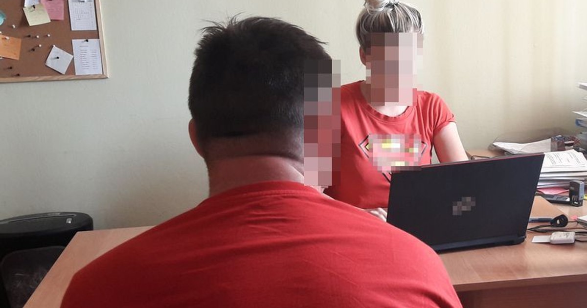 "Na amerykańskiego żołnierza", "na wdowca z dzieckiem". Jak oszuści