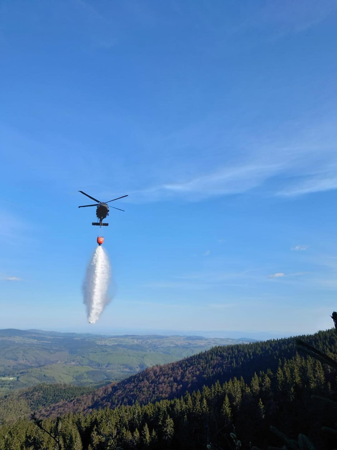 Požiar lesa v katastri Hriňovej sa podarilo zlikvidovať. 