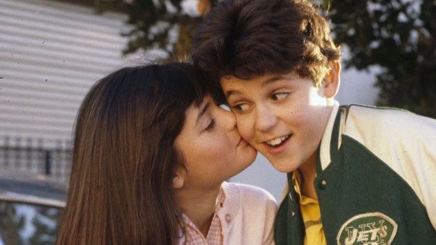 Danica McKellar i Fred Savage w serialu "Cudowne lata"