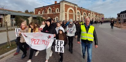 Rówieśnicy zamordowanego Eryka przeszli przez miasto. Słowa jego mamy wyciskają łzy