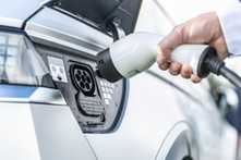 Samochody elektryczne i hybrydowe coraz popularniejsze. Ogromny wzrost rejestracji nowych pojazdów rok do roku