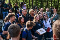 Taki widok to rzadkość. Agata Duda wybrała nietypową stylizację [FOTO]