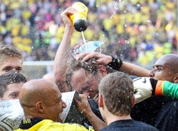 Lewandowski oblał trenera piwem. Zobacz wideo