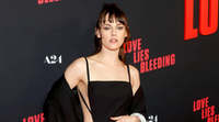 Kristen Stewart meztelenfelsőben villantotta meg a mellbimbóját, és minden joga megvan hozzá