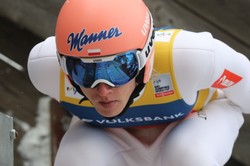 Dawid Kubacki czwarty w kwalifikacjach na mamucie w Bad Mitterndorf