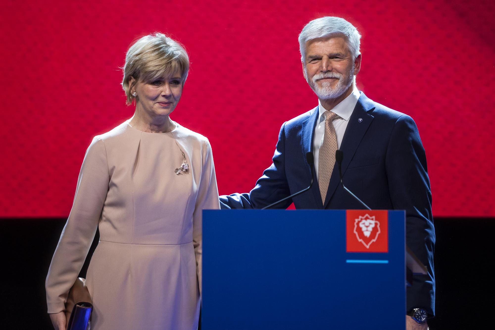 Nový český prezident a bývalý náčelník generálneho štábu Petr Pavel s manželkou Evou. 