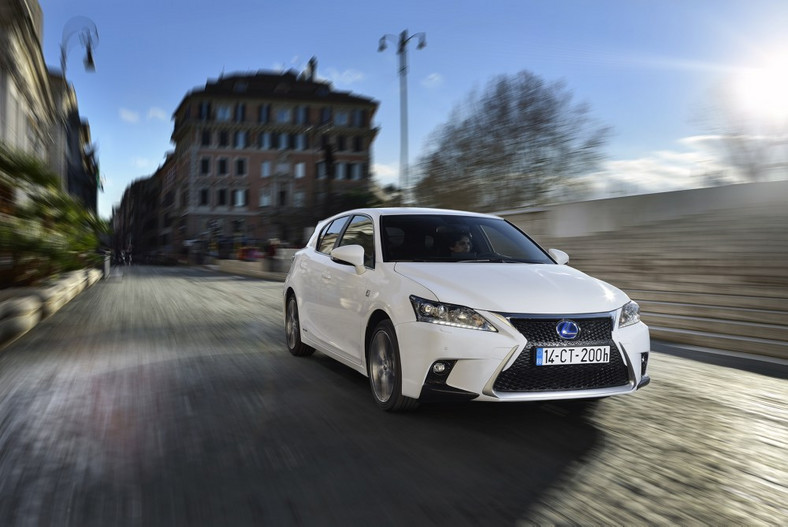 Lexus CT 200h po face liftingu tańszy o 20 tys. zł!