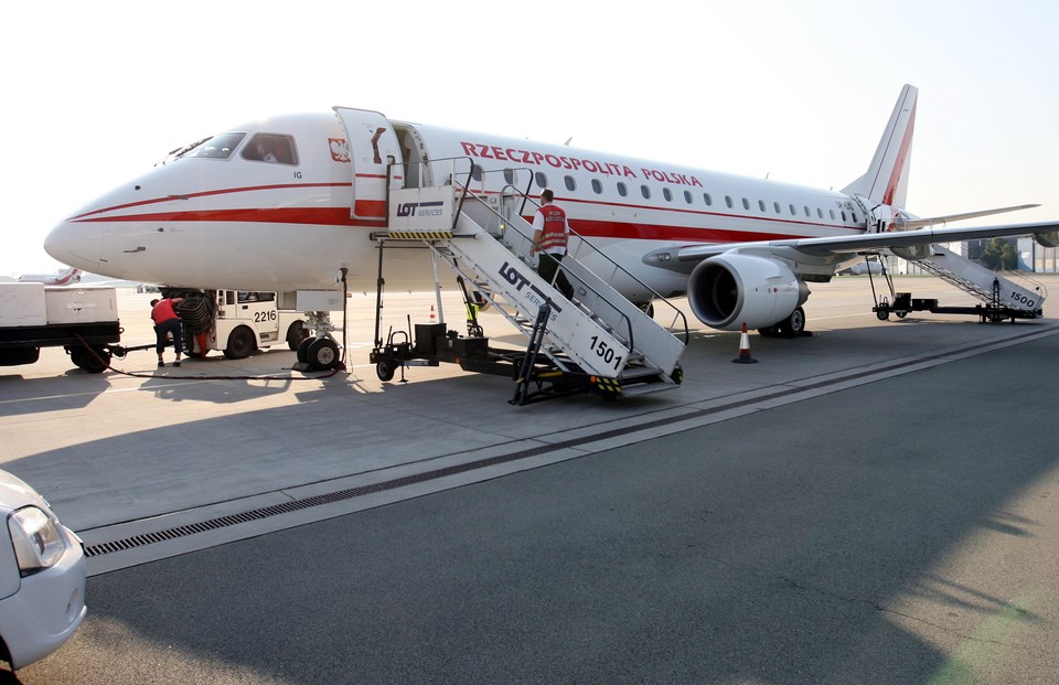 WARSZAWA PREMIER RZĄDOWY EMBRAER 175 PIERWSZY LOT