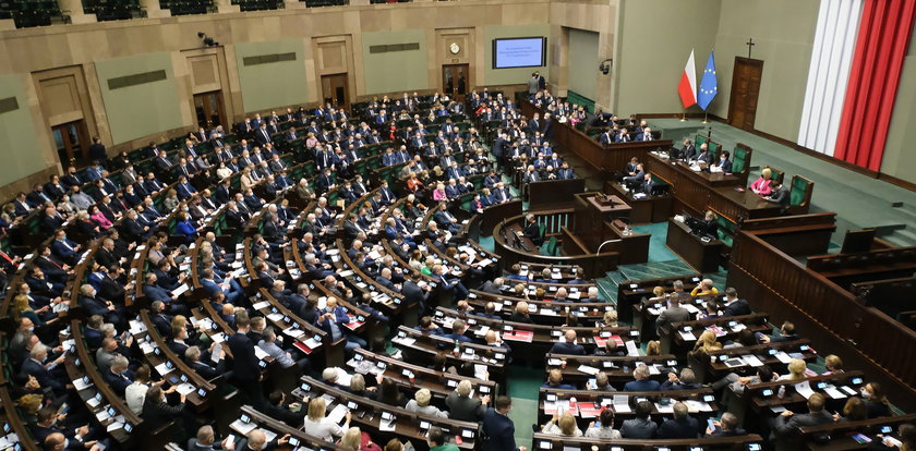 Chcą być lobbystami w Sejmie. Wśród nich jest dziwny prezydent-uzurpator wysłany przez rzekomego króla Polski