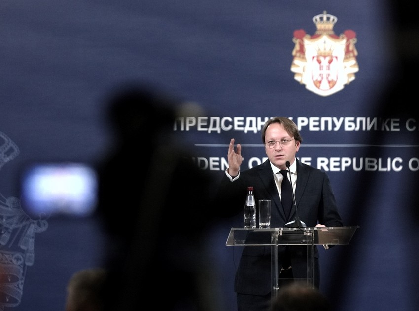 Oliver Varheji istakao da je EU nedavno usvojila Plan rasta u vrednosti od šest milijardi evra za podršku partnerima sa Zapadnog Balkana. 