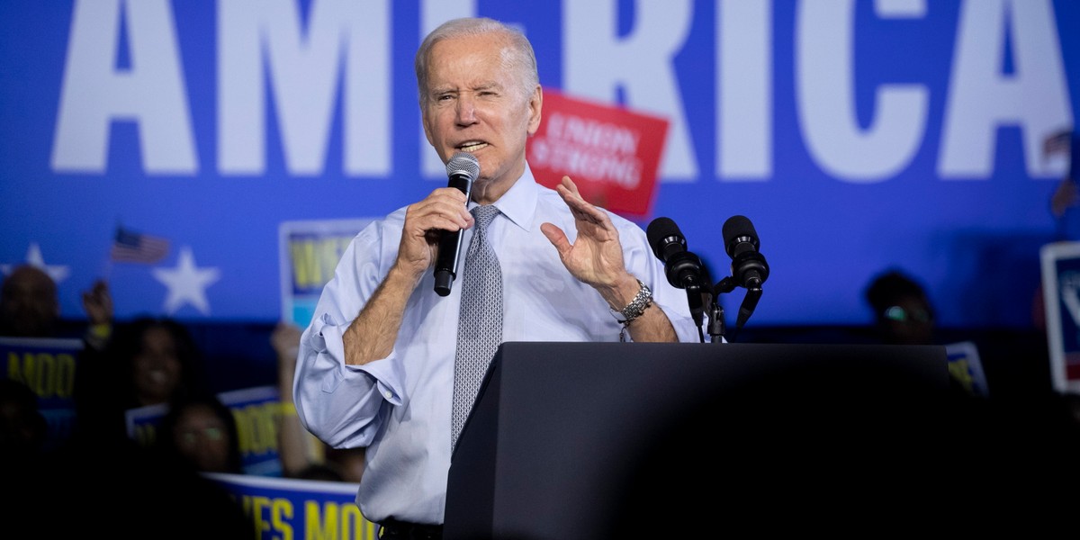 Prezydent USA Joe Biden bierze udział w wiecu Partii Demokratycznej w przeddzień wyborów, 7 listopada 2022 r.