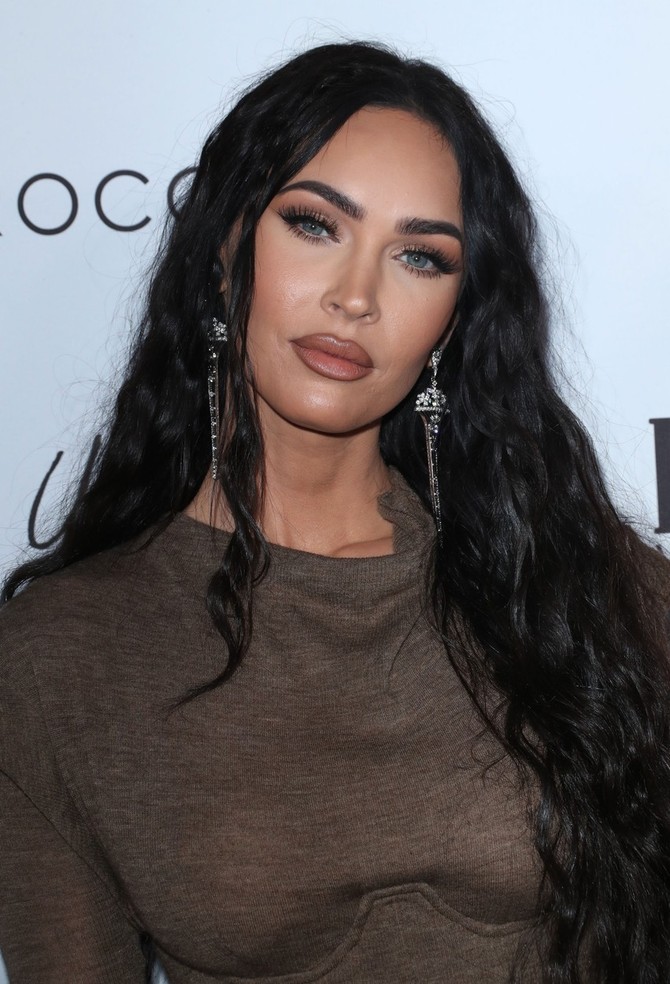 Megan Foks sa podznakom u jarcu