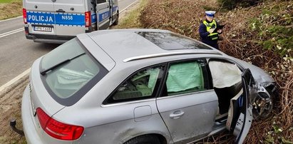 Groźny wypadek na Pomorzu. Bus, którym jechali obcokrajowcy zderzył się z osobówką. Cztery osoby trafiły do szpitala