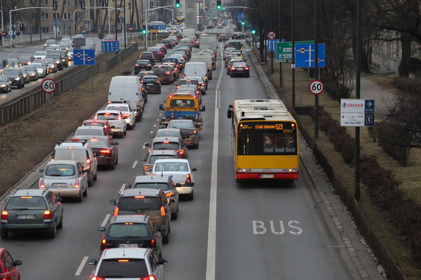 Wojna o motocykle na buspasach 