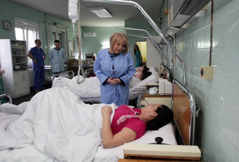 Slavica Đukić Dejanović s porodiljom