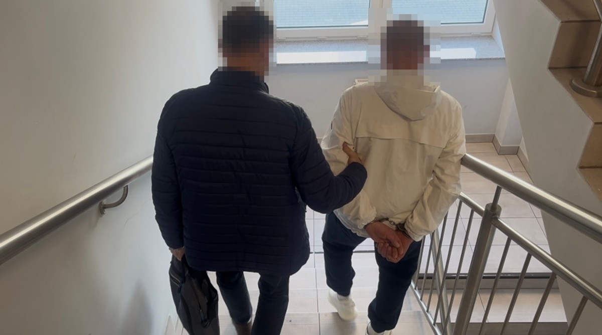 Zapytani o narkotyki stanowczo zaprzeczyli. Policja dokonała zaskakującego odkrycia w mieszkaniu