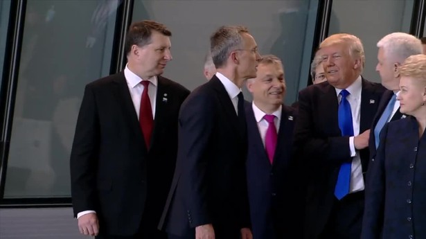 America first! Donald Trump przepchnął się przed premiera Czarnogóry