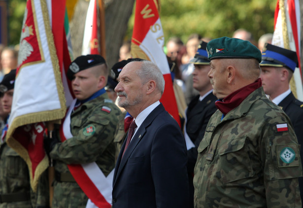 Antoni Macierewicz na uroczystościach w Ostrołęce