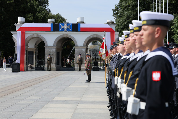 Święto Wojska Polskiego. Uroczysta odprawa wart przed Grobem Nieznanego Żołnierza