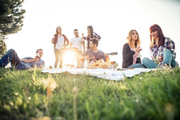 Kempingezés, piknikezés: így kerülhetjük el a betegségeket!