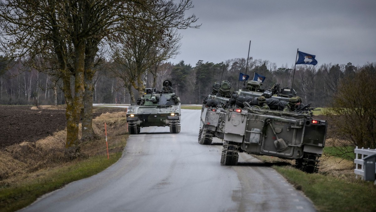 Patrol wojskowy na szwedzkiej wyspie Gotland, 16 stycznia 2022 r.