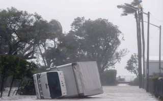 Irma dotarła nad Florydę: Pierwsze ofiary śmiertelne, milion osób bez prądu