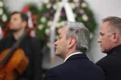 Ks. Boniecki, Agnieszka Holland, George Soros i Robert Biedroń. Rodzina i przyjaciele pożegnali prof. Wiktora Osiatyńskiego [ZDJĘCIA]