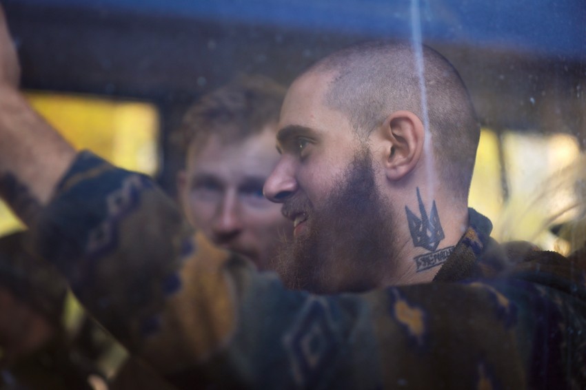 Predati ukrajinski vojnici iz čeličane "Azovstalj" u Marijupolju