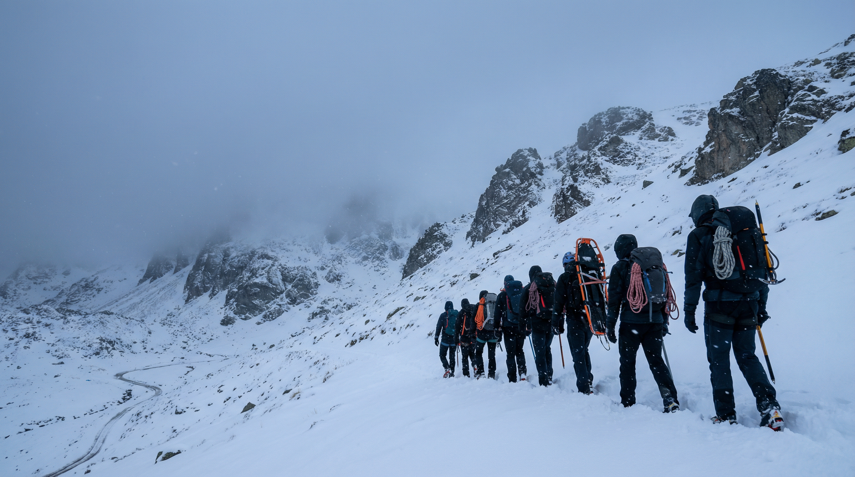 Un montañero atrapado por un alud en Bielsa: rescate a 3 horas a pie