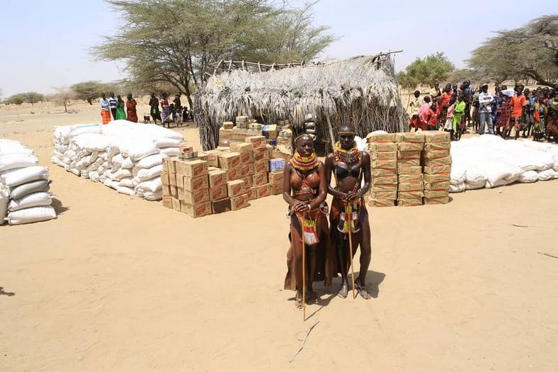 Photos of Akothee in Turkana helping drought victims 