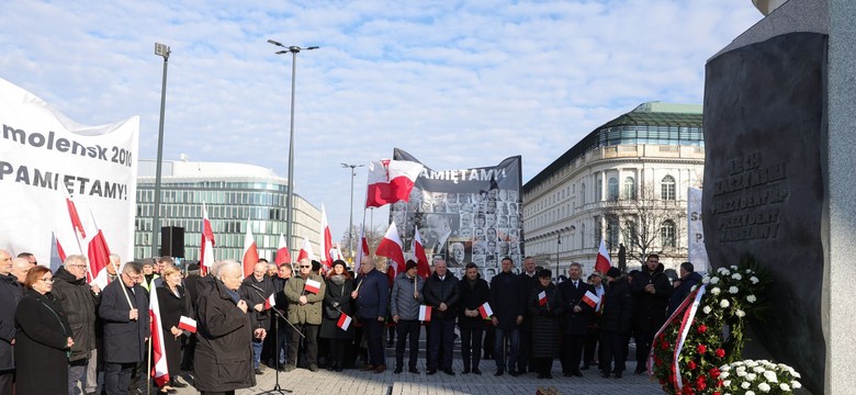 Awantura na miesięcznicy smoleńskiej. "Policja chroniła nas przed Kaczyńskim"