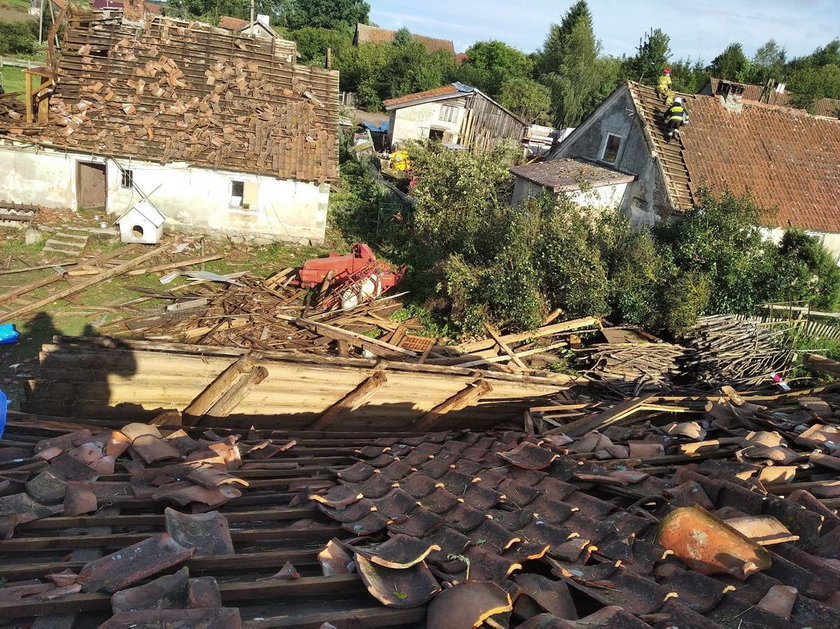 Zniszczone budynki, połamane drzewa i podtopienia. Burze w Polsce