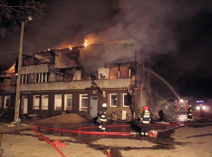 Dogaszanie pożaru. Zdjęcia dzięki uprzejmości RMF FM