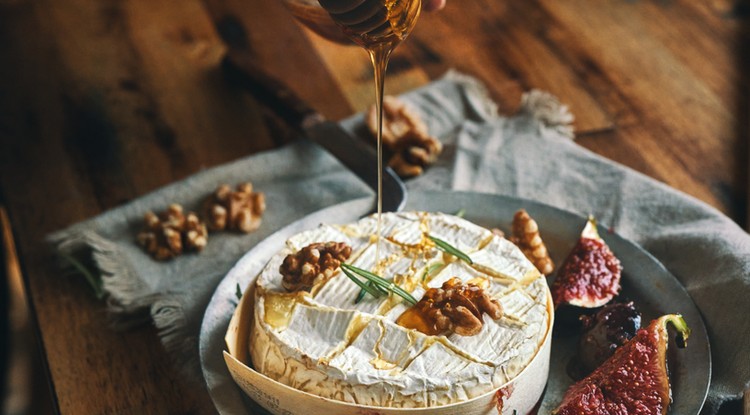 Egyszerű, gyors fogás camembert sajtból Fotó: Getty Images