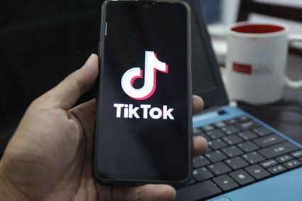 Rządowi doradcy proponują ograniczenia w używaniu TikToka. Na tym mają polegać