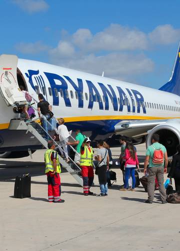 Ryanair wprowadza dodatkowe opłaty za bagaż podręczny - Noizz