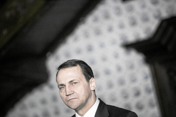 Sikorski uczył się francuskiego. Szykuje się na nową posadę?