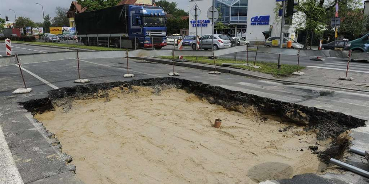 Omijajcie ulicę Kochanowskiego! Znów pękła rura