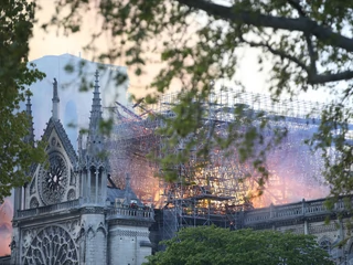 Pożar w katedrze Notre Dame wywołał ogromne poruszenie