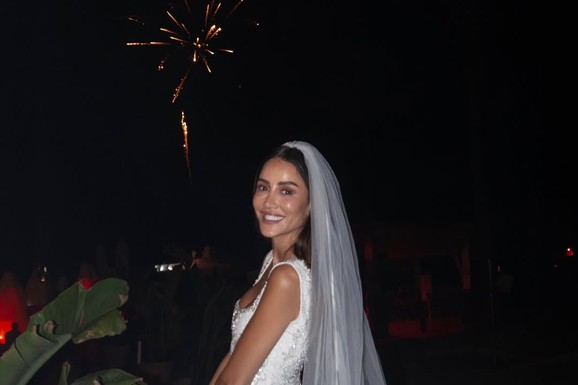 "STIGLA MLADA" Tamara Kalinić sa velom na glavi, mini, bela haljina sa perlama 2.500 evra: Zavirite na devojačko veče Srpkinje koja se udaje za moćnika Italijana