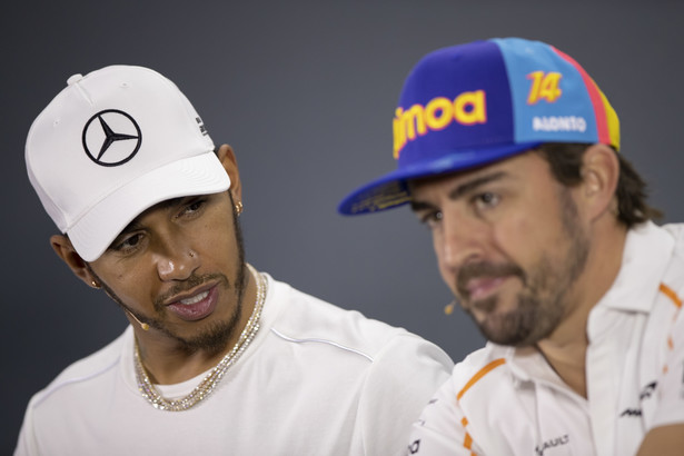 Hamilton i Alonso cieszą się z powrotu Kubicy i podziwiają go