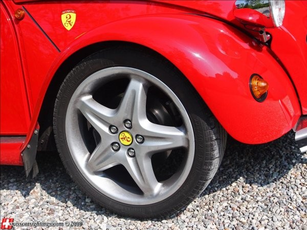 ...a jeśli Włosi to oznacza tylko jedno - narowisty silnik Ferrari!