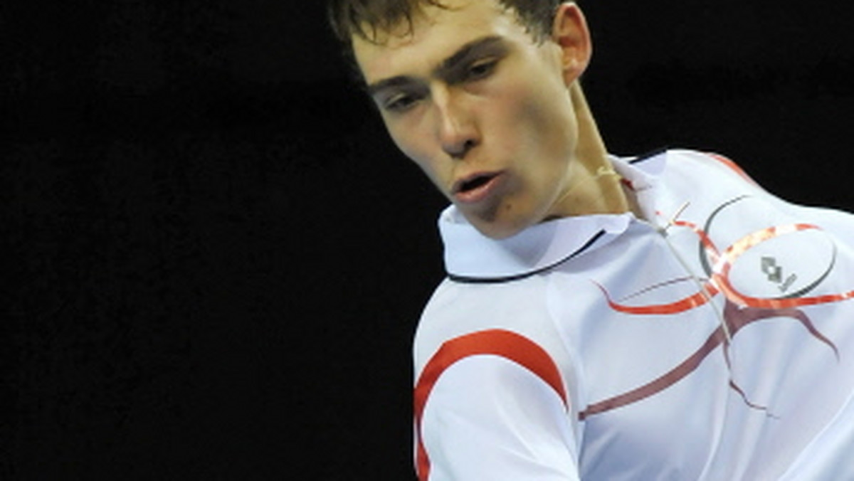 Jerzy Janowicz pokonał reprezentanta Luksemburga, Gillesa Mullera 6:4, 7:6 (7-4) w ćwierćfinale Challengera ATP na kortach twardych we francuskim St. Remy (z pulą nagród 42,5 tys. dol.).