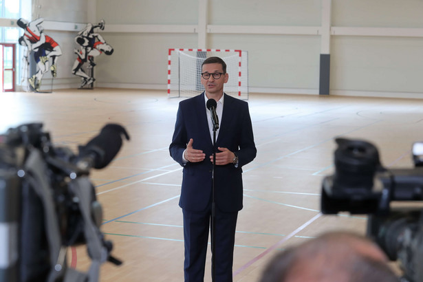 Premier Mateusz Morawiecki w hali sportowej MOSiR Zgierz