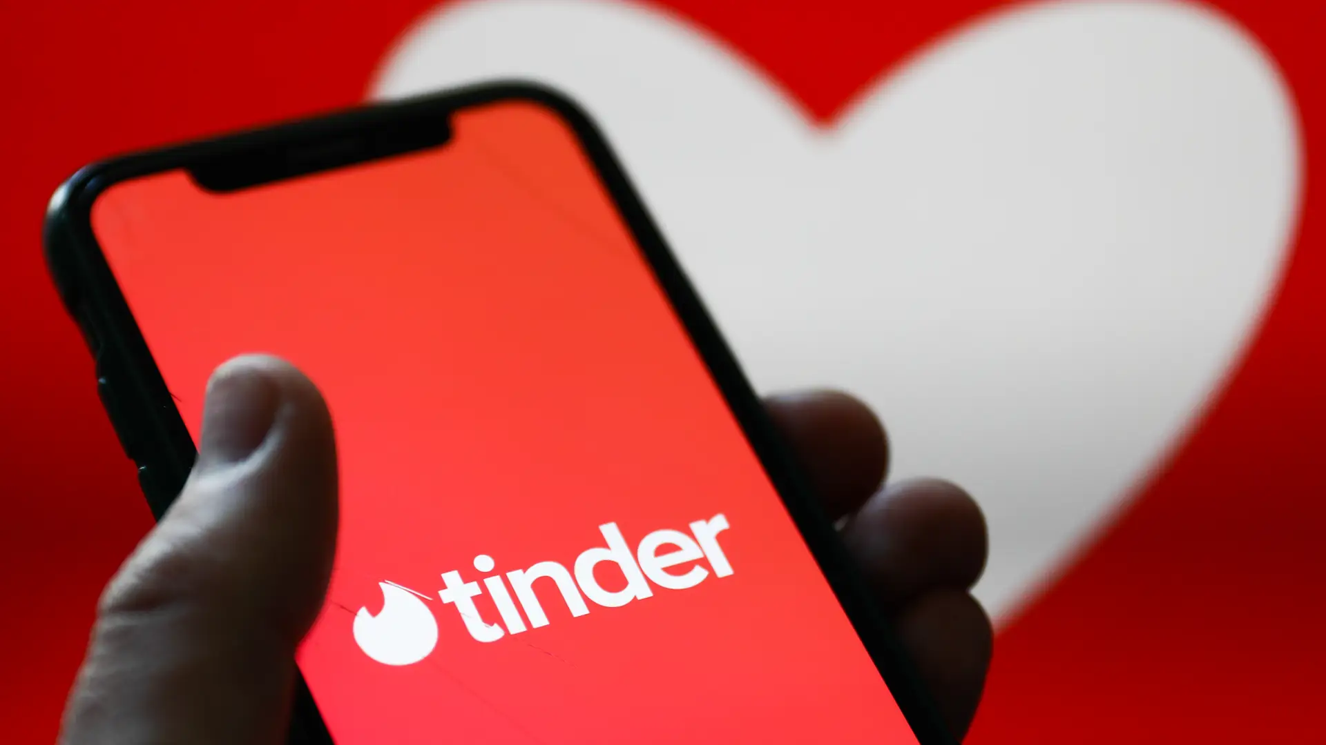 Nie masz z kim jechać na koncert? Tinder uruchamia tryb festiwalowy