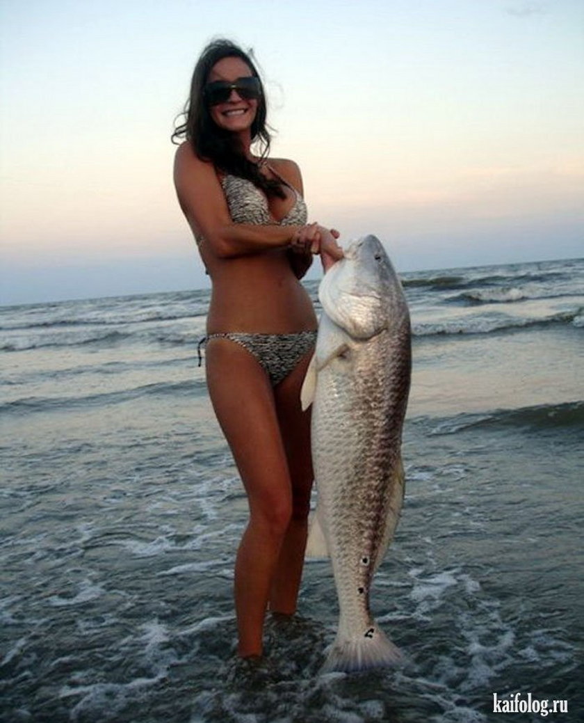 Девушка с крупной рыбой