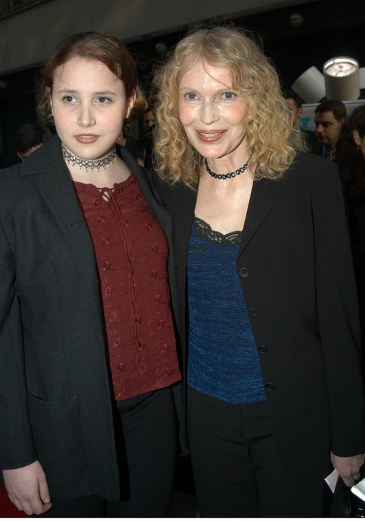 nastoletnia Dylan i Mia Farrow